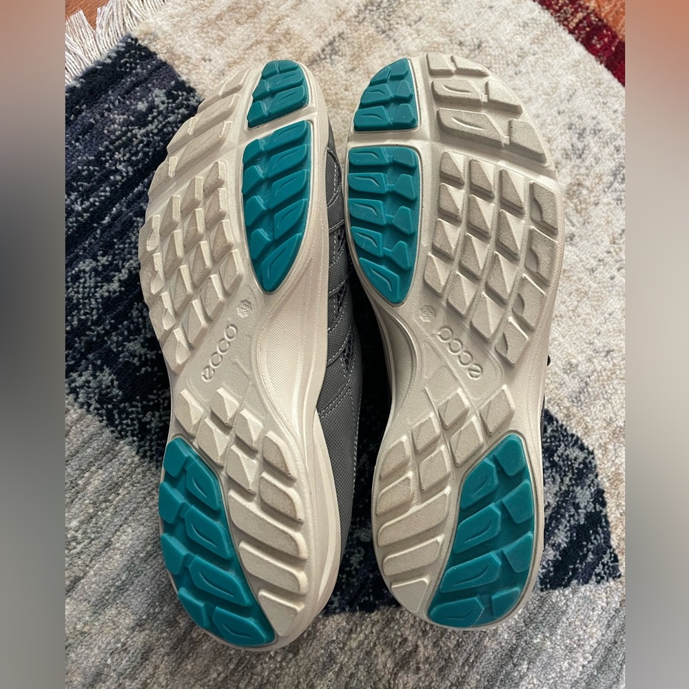Barely Worn Size 7.5 Ecco Slip Ons - image 4